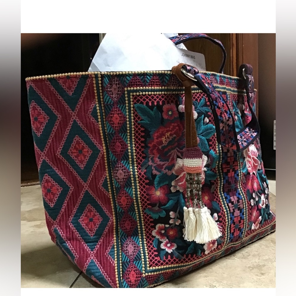 🌸Johnny Was Pink and Green Embroidered Tote - Picture 10 of 11